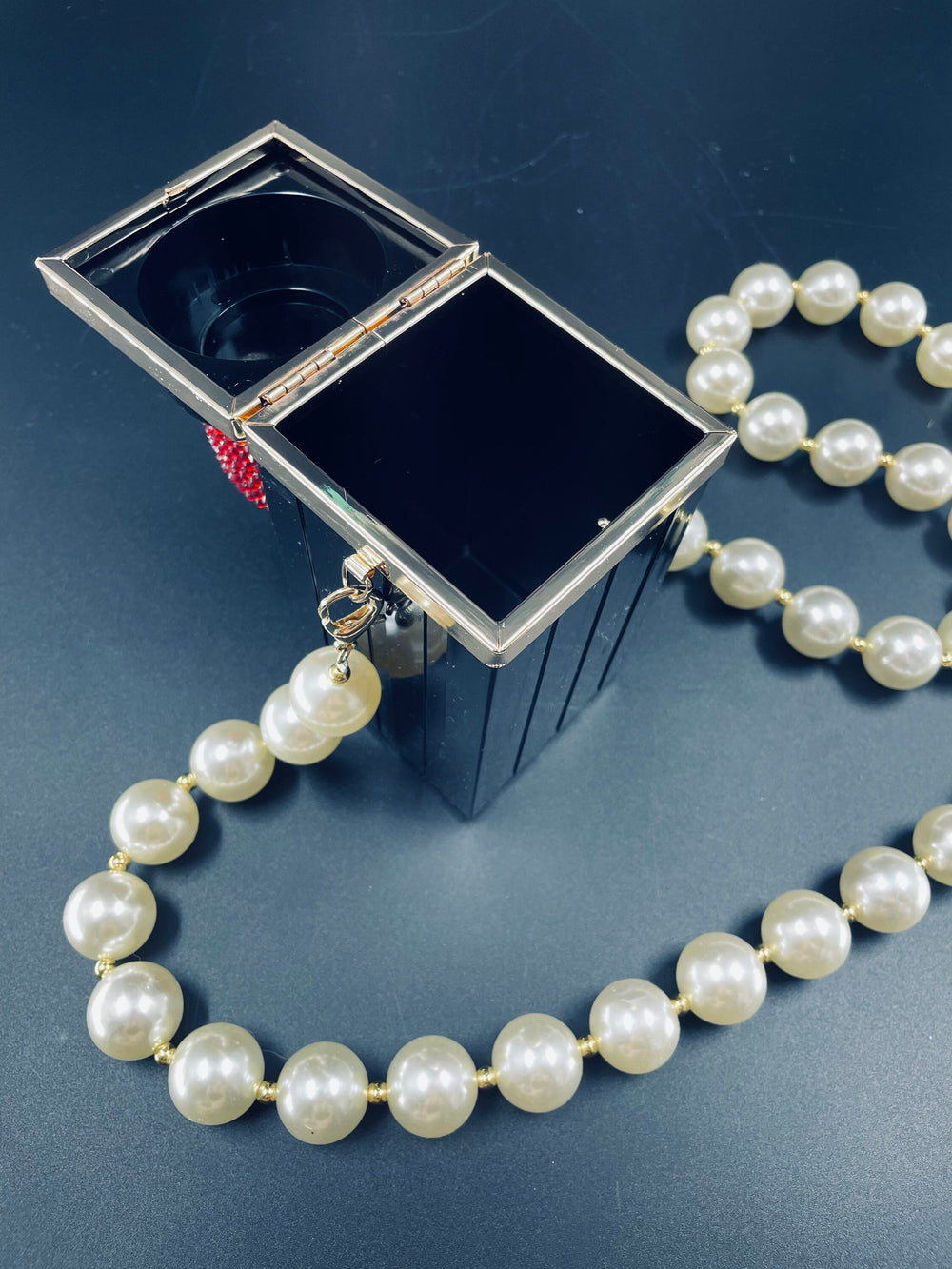 Crystal Lipstick Handbag W/Pearl Strap